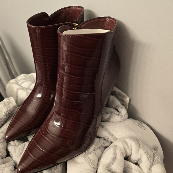 Boots - Picture 5 of 6